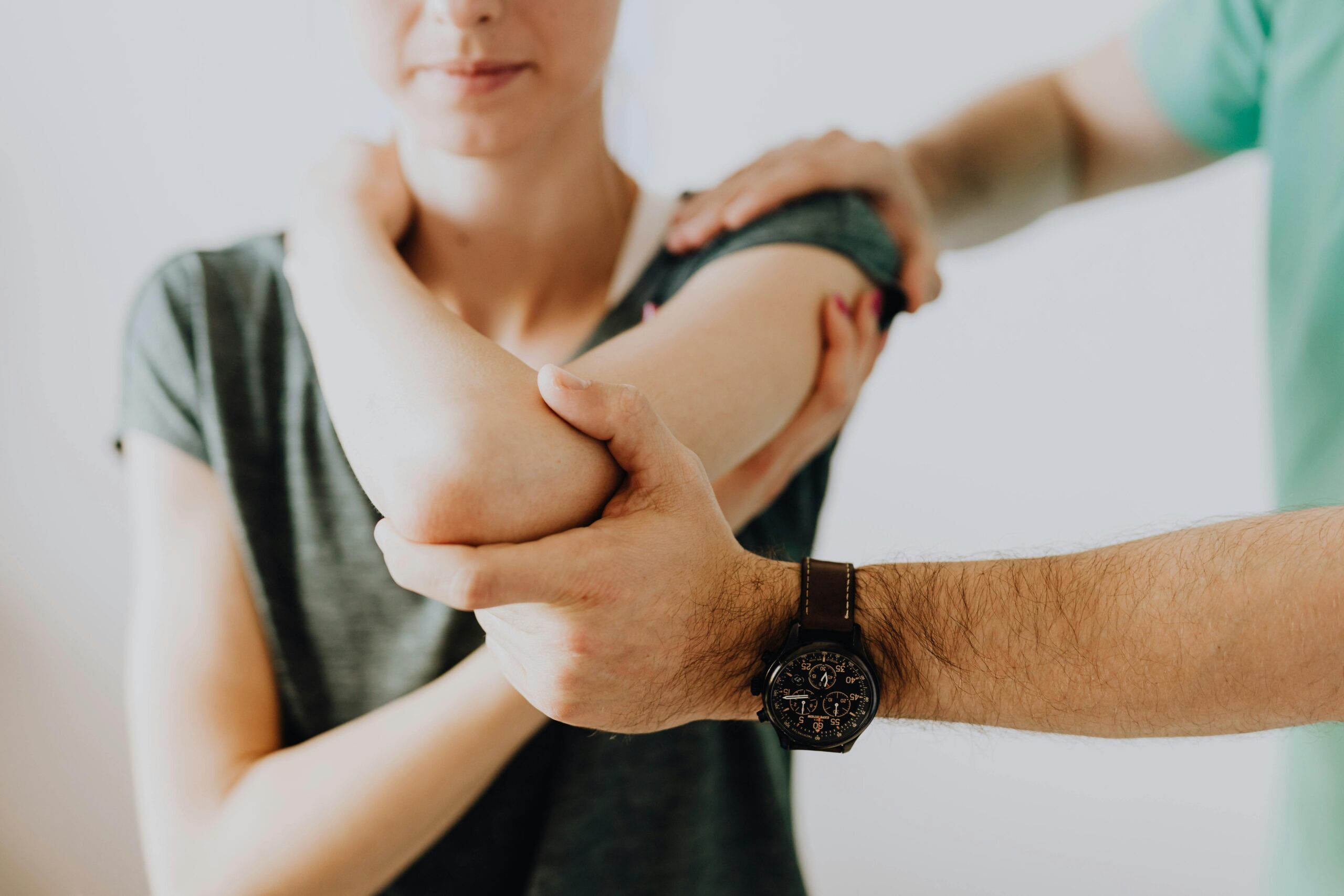 Osteopath vs Physiotherapist Home Visit: Which Do You Need?